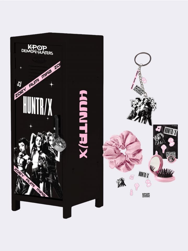 לוקר עם אקססוריז K-POP