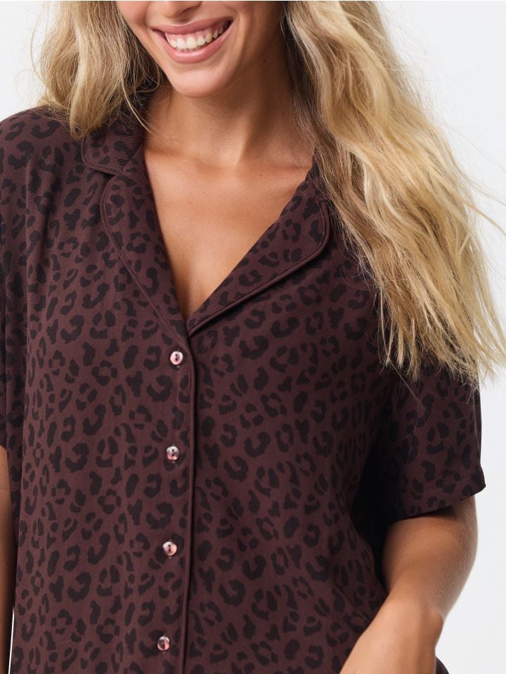 סט פיג’מה מכופתרת בכיתוב אישי LEOPARD