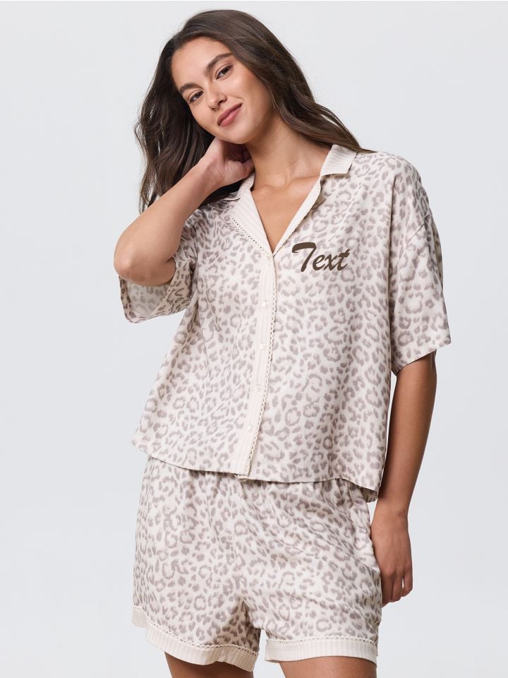 סט פיג’מה מכופתרת קצרה בכיתוב אישי LEOPARD