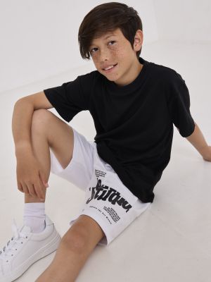 מכנסיים קצרים עם כיסים