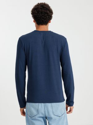 חולצה דקה צווארון וי