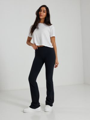 מכנסי טייץ דקים מתרחבים