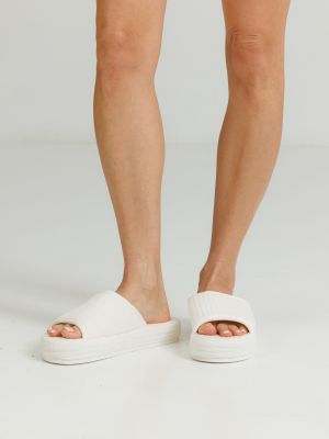 נעלי בית עם פלטפורמה