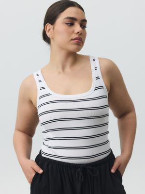 גופיה מחשוף עגול