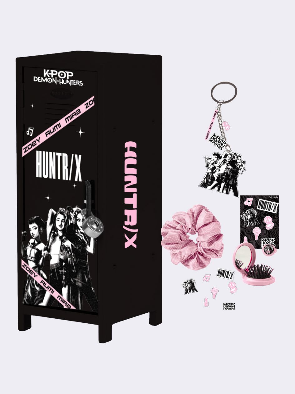 לוקר עם אקססוריז K-POP