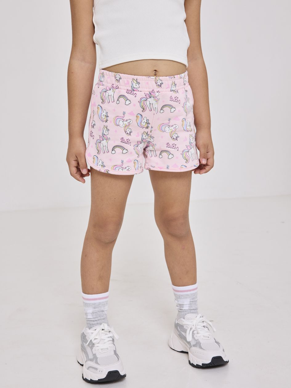 מכנסיים קצרים