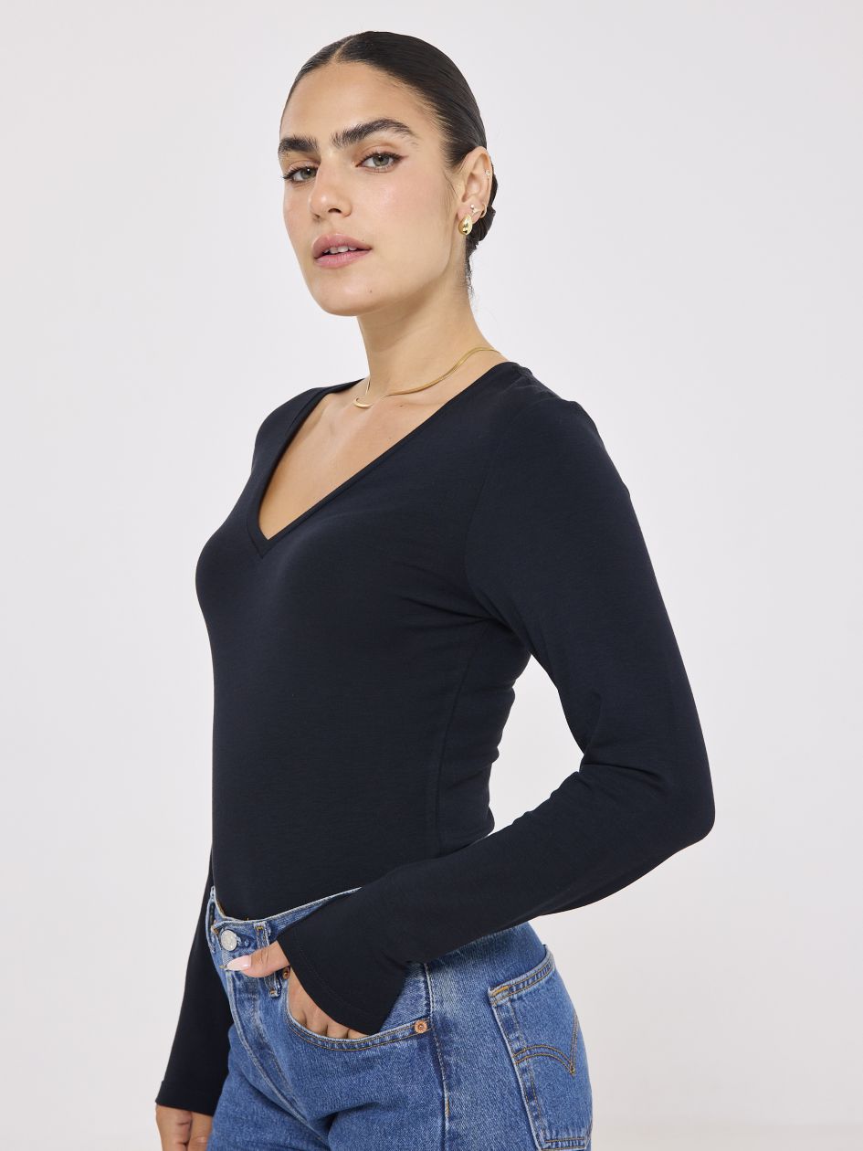 חולצה תרמית אנטי בקטריאלית צווארון וי- SLIM FIT