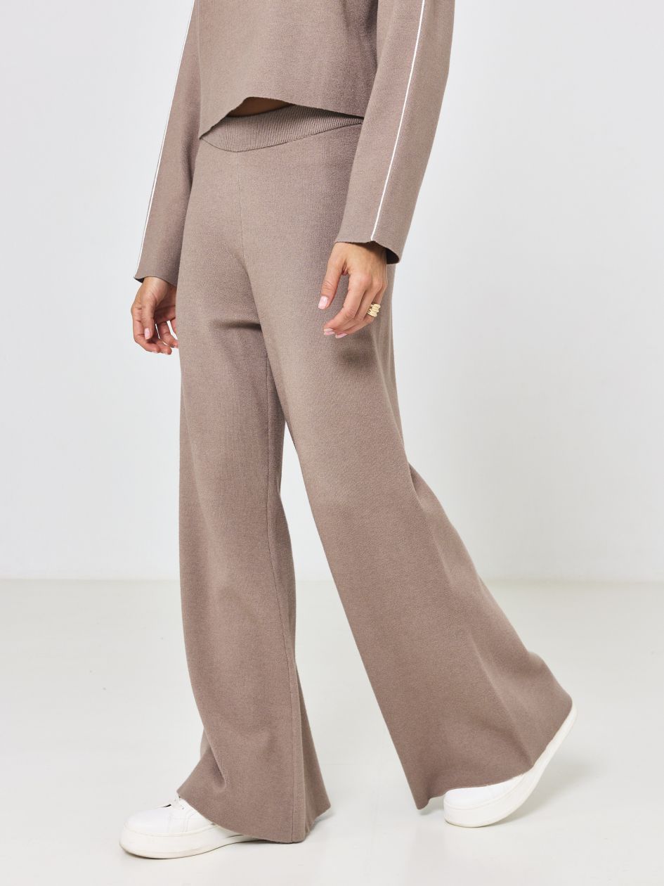 מכנסי סריג רחבים