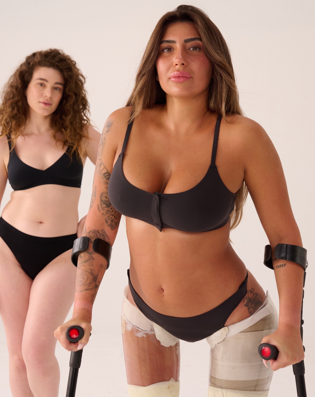 קולקציה נגישה לנשים חזיות ותחתונים דוגמניות