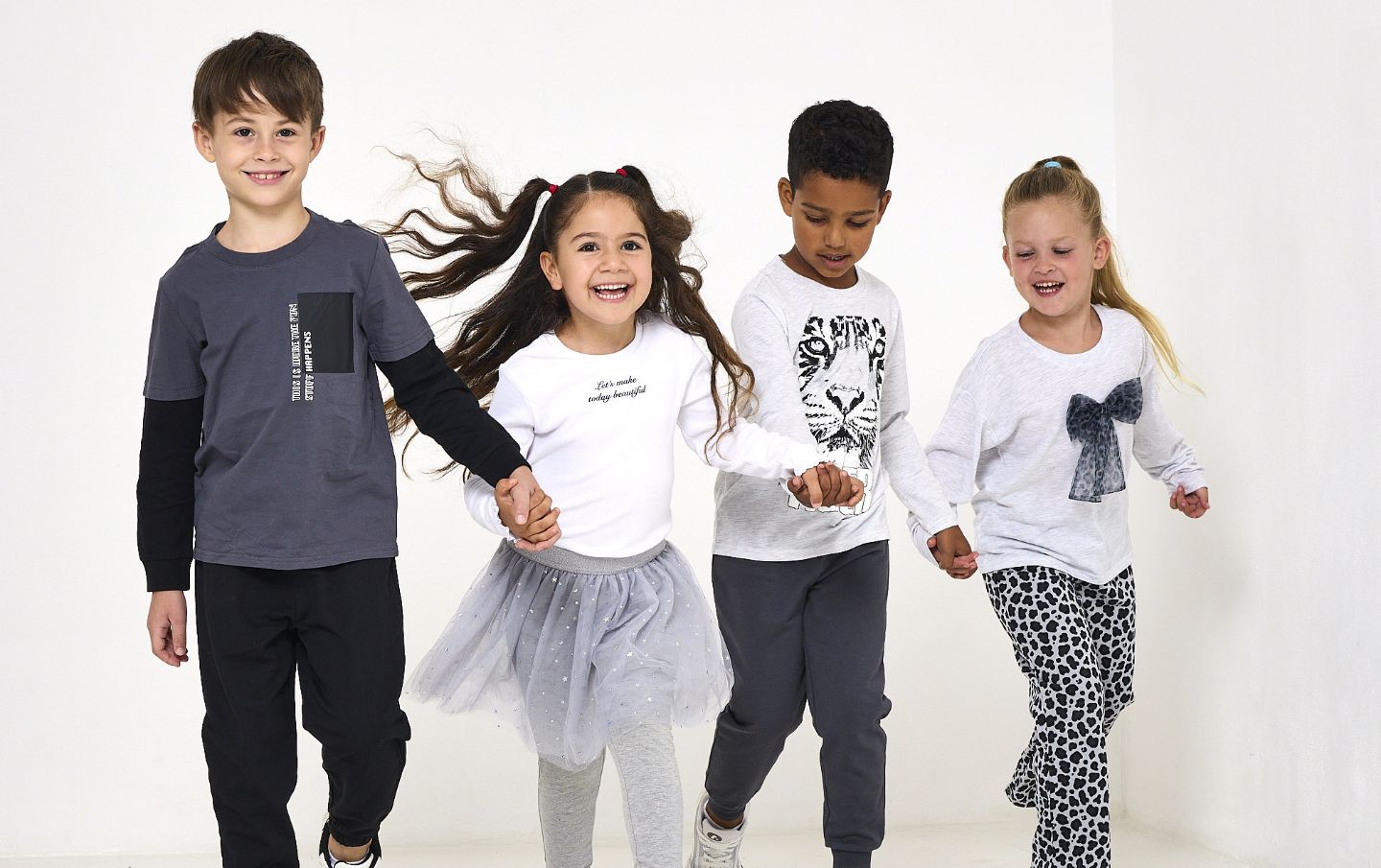 תמונת אווירה חליפות גן