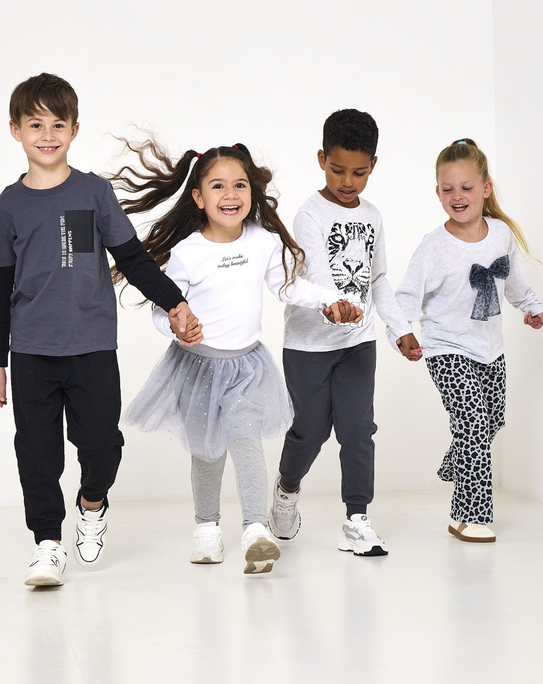 תמונת אווירה חליפות גן