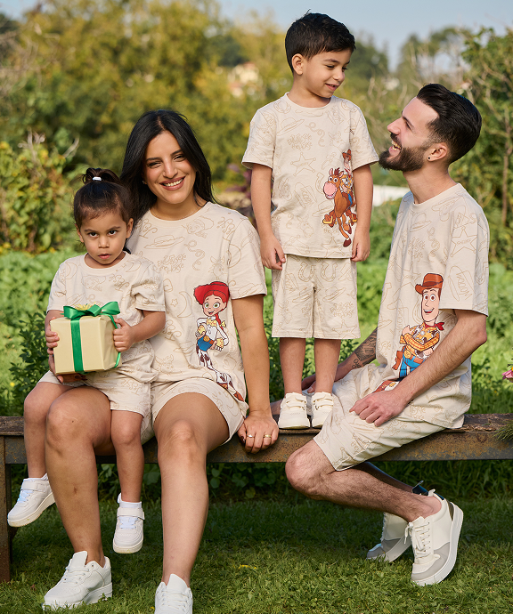 קולקציית פיג'מות משפחתית