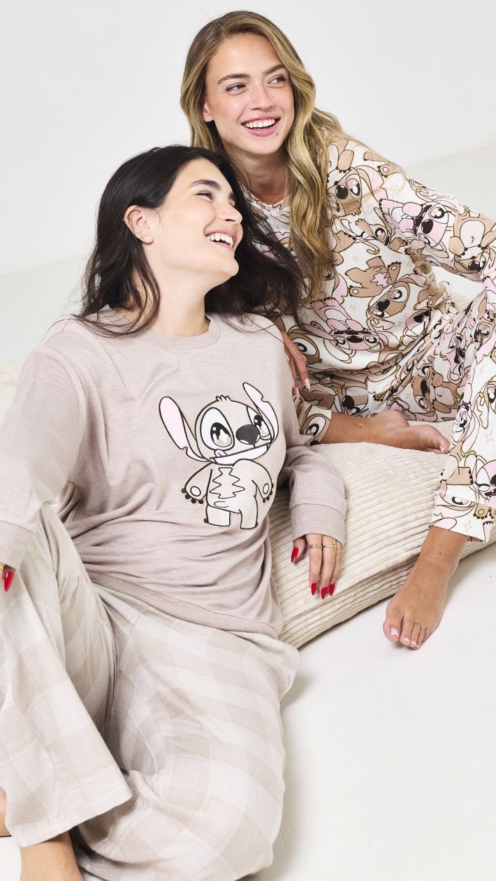 Ohana means cozy💙
האהבה לסטיץ׳ מתחילה כאן! גלו את קולקציית סטיץ׳ באתר ובחנויות עכשיו🪡